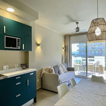 Beachfront In Costa Brava With Pool Apartment
