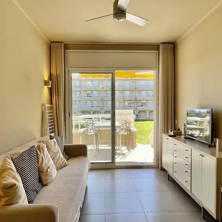 Beachfront In Costa Brava With Pool Apartment